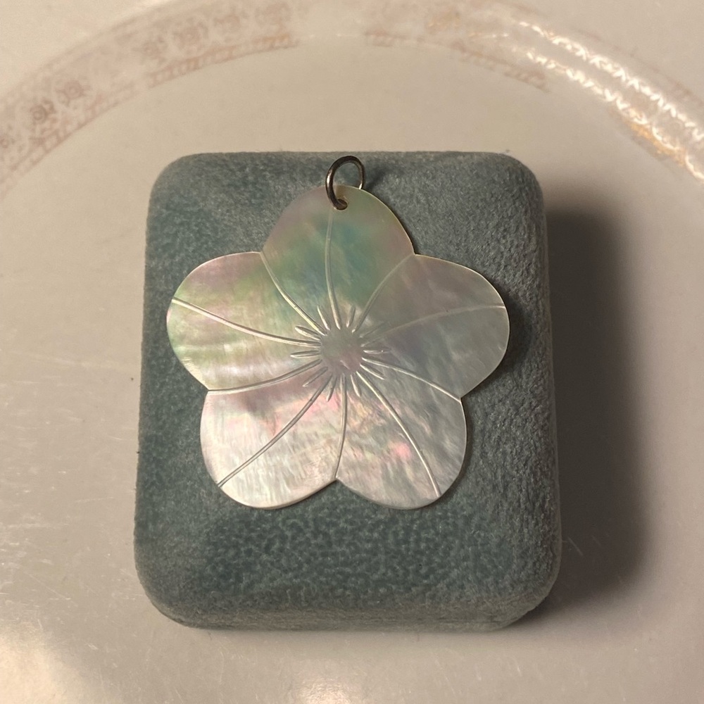 💛 Last one! Vintage yet new absolute beauty carved mother of pearl pendant.